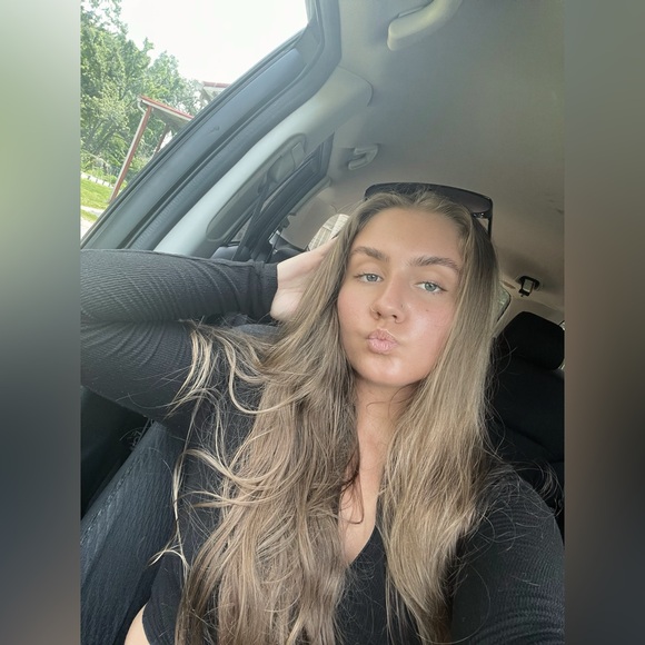 Meet your Posher, Mara - Picture 1 of 1